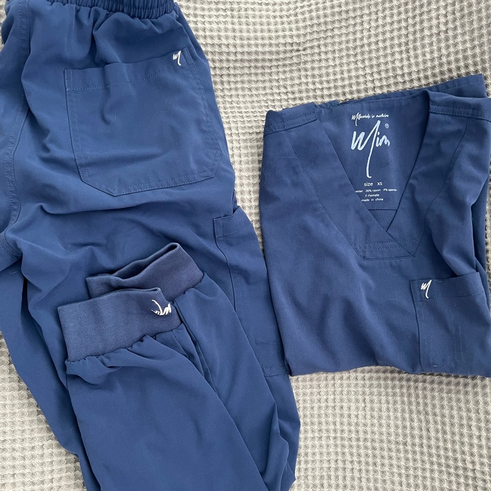 Millennials in medicine scrub set navy small and xs